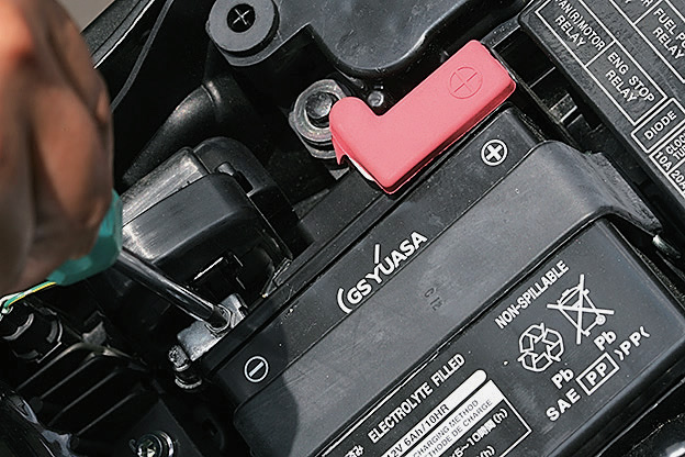 エンジンがかからない バッテリー上がりの予防はこまめな充電がポイント 公式 Bikejin 培倶人 バイクジン